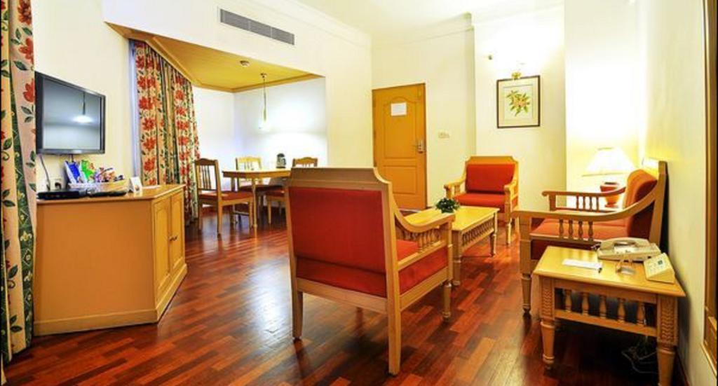 Hotel Abad Atrium Kochi